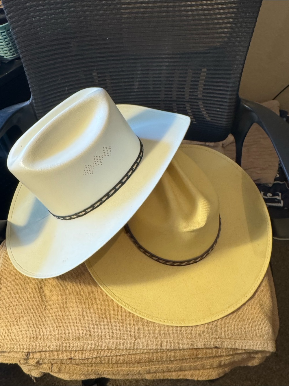 Men's Western-Style Straw Hat - White and Tan (2)